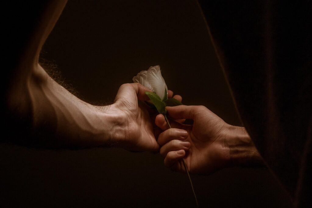 1857643 hands 5219048 1920